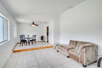 8724 Tall Pine Ln, Unit Master Bedroom in Orlando, FL - Building Photo - Building Photo