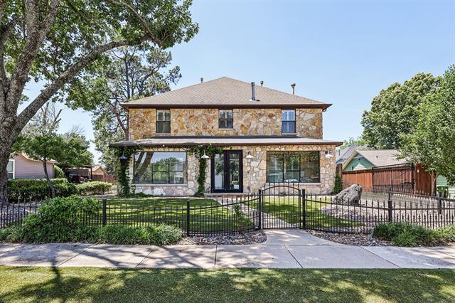 221 N Lucas Dr