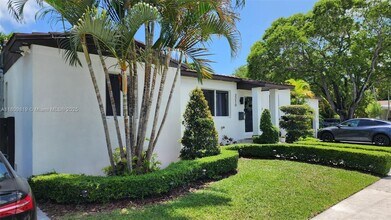 3210 SW 19th Ter in Miami, FL - Building Photo - Building Photo