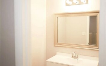 203 Governors Dr in Forest Park, GA - Building Photo - Building Photo