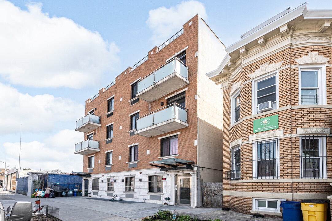 87-87 144th St in Jamaica, NY - Building Photo