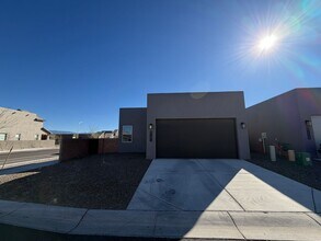 6101 Strand Loop SE in Albuquerque, NM - Building Photo - Building Photo