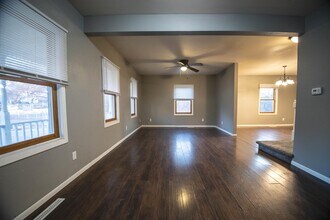 696 University Ave in Dubuque, IA - Building Photo - Building Photo