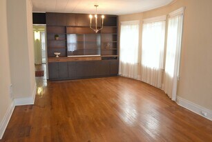 61 Manchester Pl, Unit 2 in Buffalo, NY - Building Photo