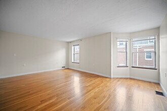 148 Quincy Shore Dr, Unit 31 in Quincy, MA - Building Photo - Building Photo