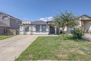 3622 Octavia Dr in Laredo, TX - Building Photo