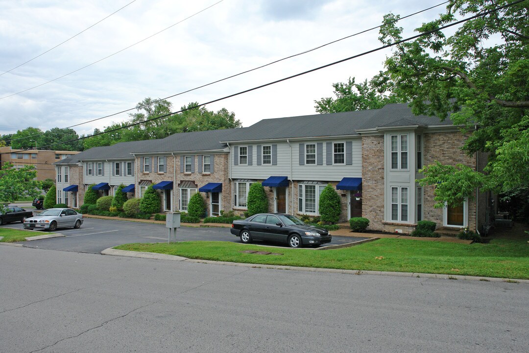 Kingston Place in Nashville, TN - Building Photo