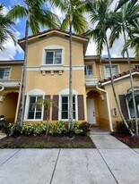 10760 NW 82nd Terrace in Doral, FL - Building Photo