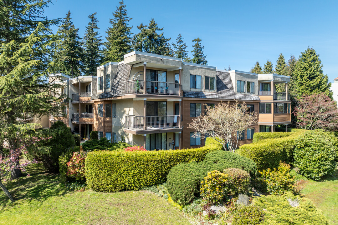 Capstan Way in Surrey, BC - Building Photo