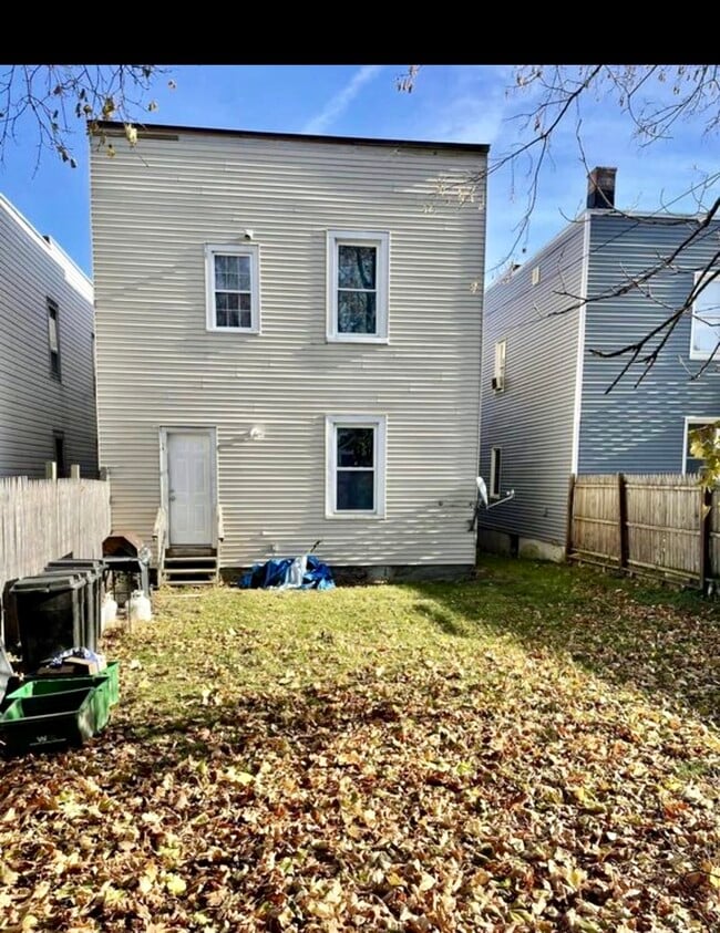 1625 6th Ave, Unit #1 in Watervliet, NY - Building Photo - Building Photo