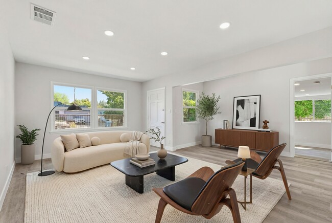 16918 Marlin Pl in Van Nuys, CA - Building Photo - Building Photo