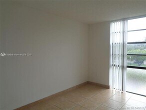 16851 NE 23rd Ave, Unit 119 in North Miami Beach, FL - Building Photo - Building Photo