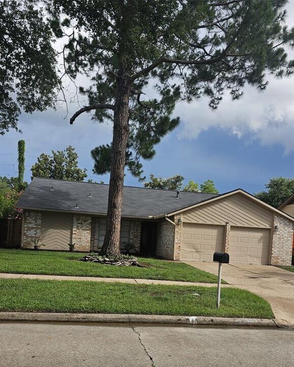 5623 Briarwood Forest Dr in Houston, TX - Building Photo