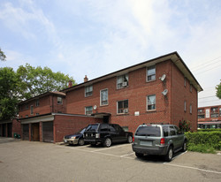 611 The Queensway in Toronto, ON - Building Photo