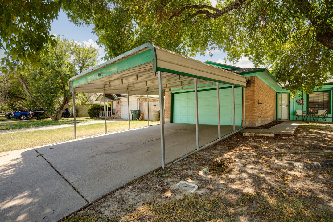 1100 Weatherly Dr in Bryan, TX - Building Photo