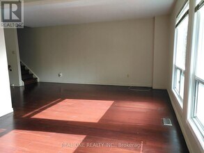 646 Village Pkwy in Markham, ON - Building Photo - Building Photo