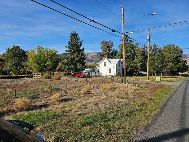 614 W Arch St in Union, OR - Building Photo - Building Photo