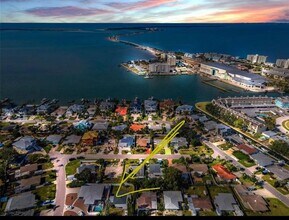 2472 Coronado Way in Dunedin, FL - Building Photo - Building Photo