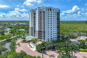 455 Cove Tower Dr in Naples, FL - Building Photo - Building Photo