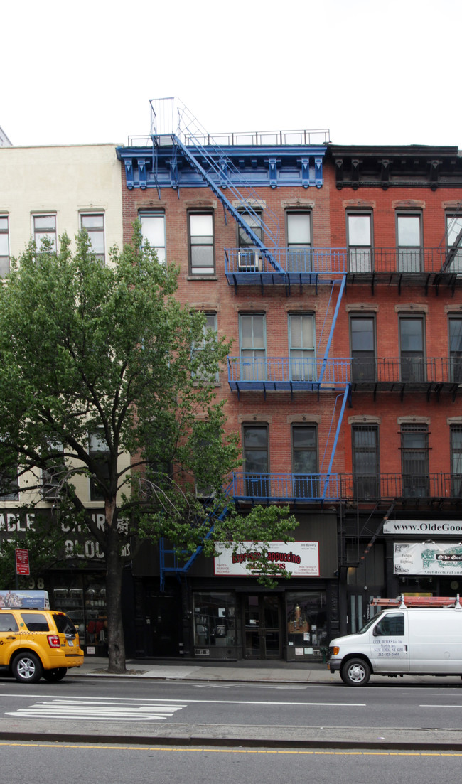 300 Bowery in New York, NY - Foto de edificio - Building Photo