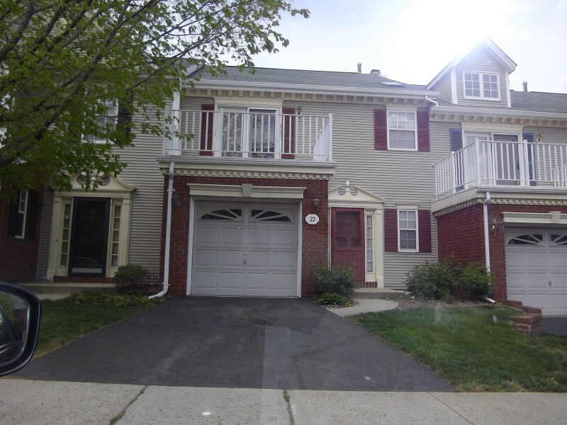 22 Topaz Dr in Franklin Township, NJ - Building Photo