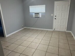 1016 Douglass Ave in West Palm Beach, FL - Building Photo - Building Photo