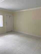 95 Edgewater Dr, Unit 103 in Coral Gables, FL - Building Photo - Building Photo