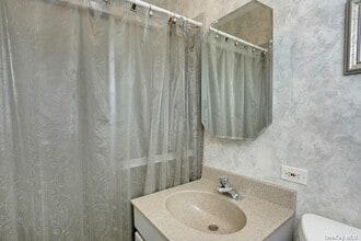 843 Outlook Ave in West Babylon, NY - Building Photo - Building Photo