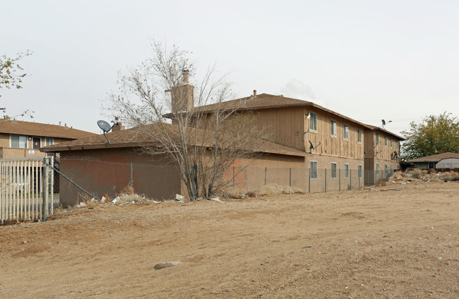 18241-18251 Madrone St in Adelanto, CA - Building Photo - Building Photo