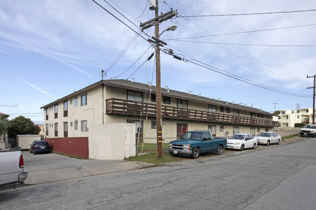 1206 Ord Grove Ave in Seaside, CA - Foto de edificio - Building Photo