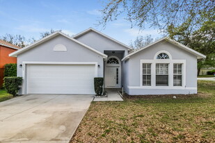 2366 Tealwood Circle in Tavares, FL - Building Photo