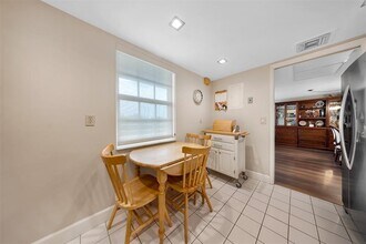 3960 Oaks Clubhouse Dr in Pompano Beach, FL - Building Photo - Building Photo