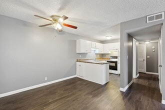 Apartment Living in Quiet Area within Manchester in Manchester, TN - Foto de edificio - Interior Photo