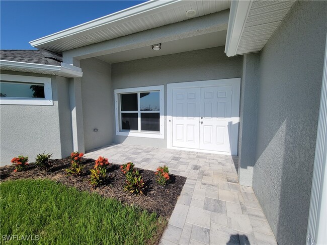 1333 SW 21st Ave in Cape Coral, FL - Foto de edificio - Building Photo