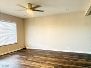 595 S Royal Crest Cir in Las Vegas, NV - Building Photo - Building Photo