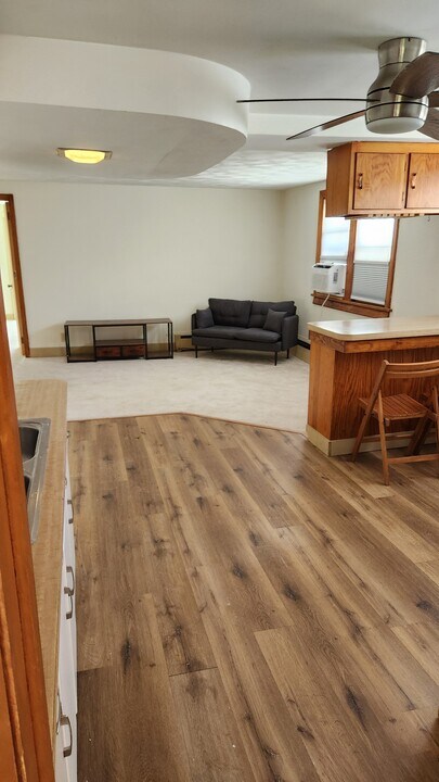 274 Sweeney St, Unit Upper in North Tonawanda, NY - Building Photo