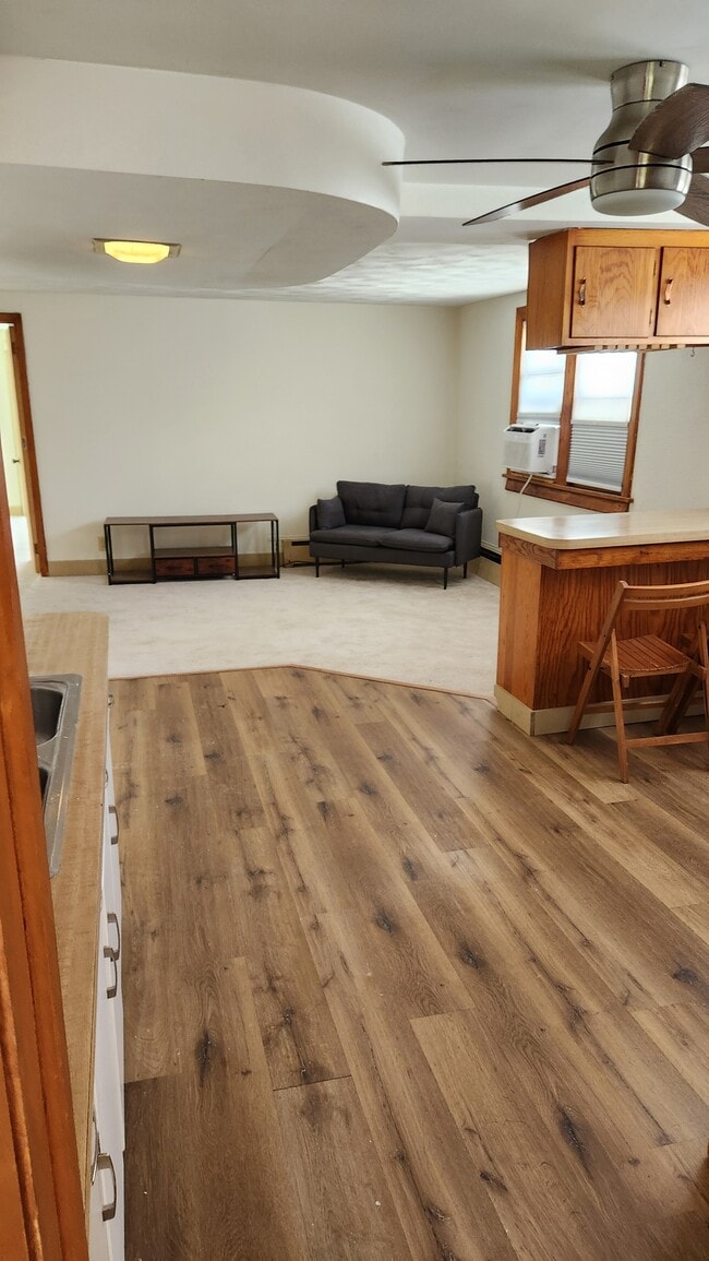 274 Sweeney St, Unit Upper