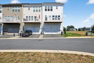 17137 Branched Oak Rd in Dumfries, VA - Building Photo - Building Photo