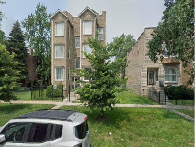 property at 3302-3304 W Fulton Blvd