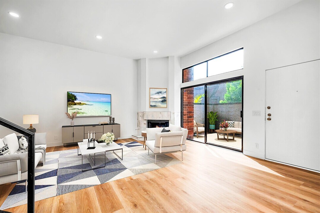 4425 Alla Rd, Unit #5 in Marina Del Rey, CA - Foto de edificio