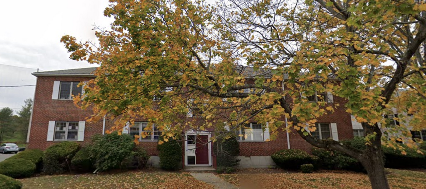 162 Lake Shore Rd in Boston, MA - Foto de edificio