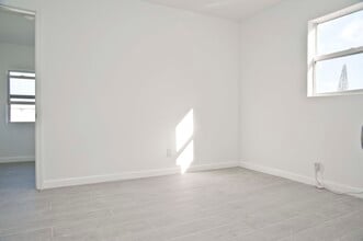 1323 N Federal Hwy, Unit 1 in Hollywood, FL - Foto de edificio - Building Photo