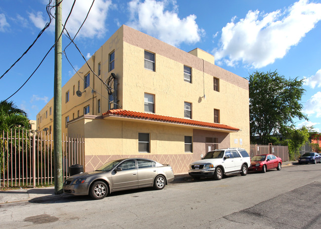 255 NW 21st St in Miami, FL - Building Photo - Building Photo