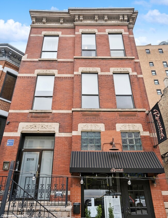 2119 N Clark St, Unit 2F
