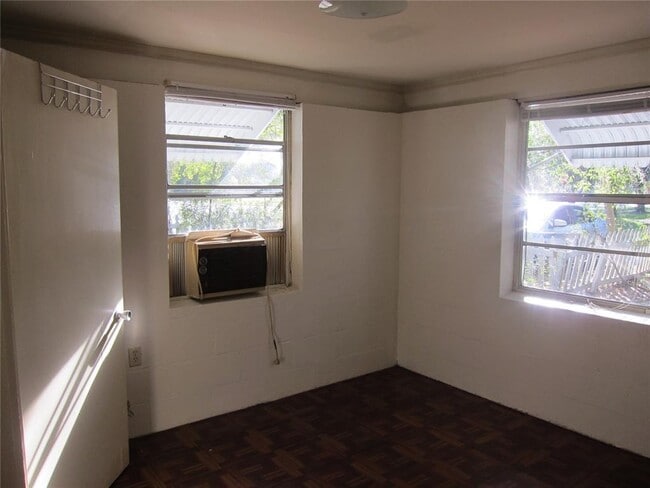 1030 NE 9th St in Gainesville, FL - Building Photo - Building Photo