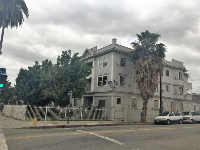 BEAUTIFUL DORMITORY STYLE HOUSING AVAILABLE