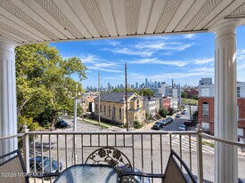 33 Summit Ave in Jersey City, NJ - Building Photo