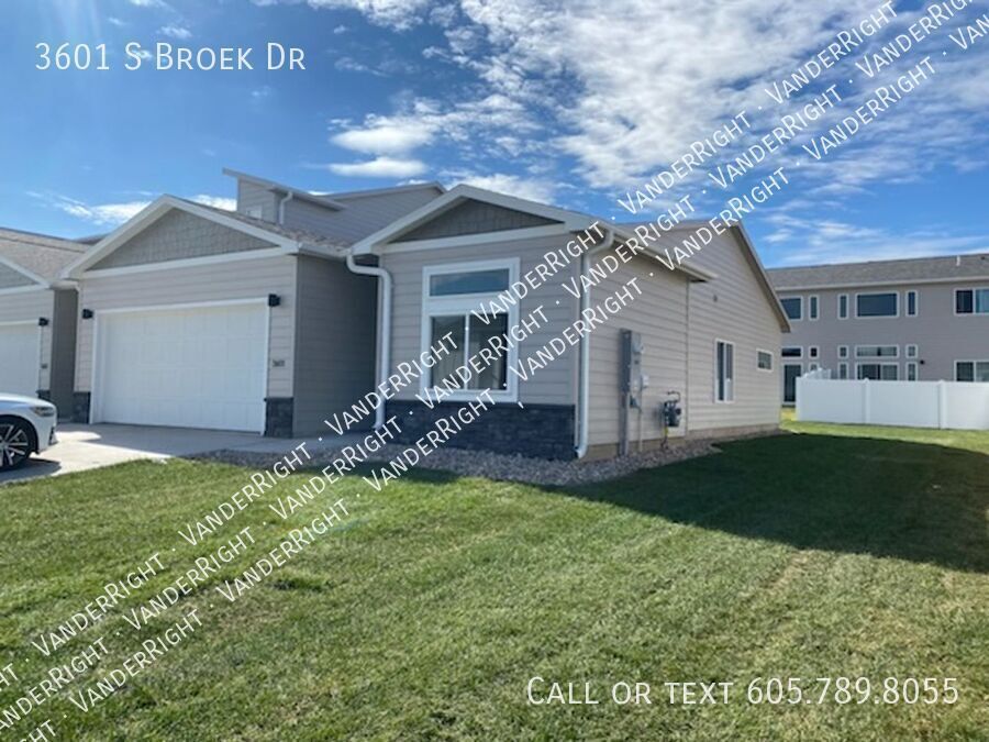 3601 S Broek Dr in Sioux Falls, SD - Building Photo