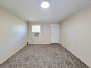 1107 Milam St in Liberty, TX - Building Photo - Building Photo