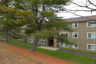 Wampanoag Village Apartments in East Providence, RI - Building Photo - Building Photo